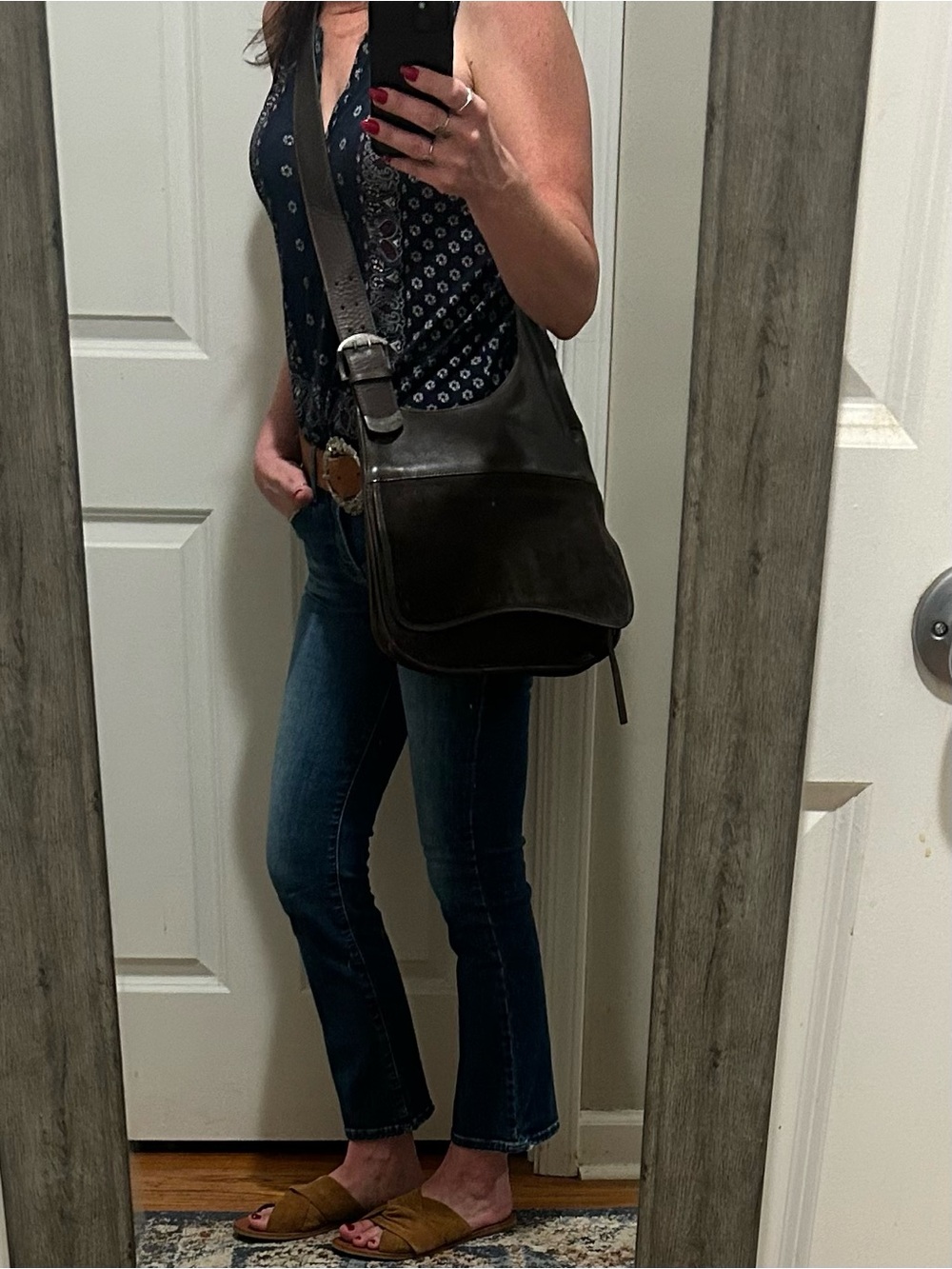 EUC WE THE FREE Roots Revival Sling Shoulder Crossbody Bag in Espresso - Picture 5 of 16